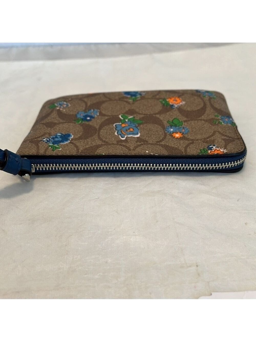 Coach East West Wristlet - Picture 9 of 11